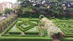 Il giardino di Palazzo Costabili visto dall'alto